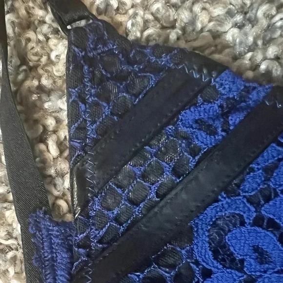 VICTORIA’S SECRET PUSH UP BRA PANTY SET THONG BLACK BLUE FAUX LEATHER 36DD - Picture 10 of 13